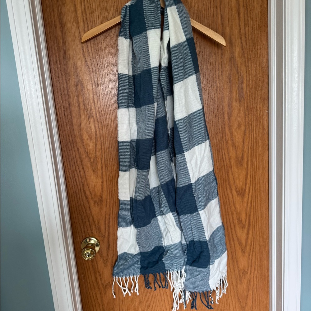 Abercrombie & Fitch Blue and Cream Buffalo Print Scarf